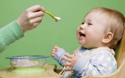 辅食添加：四个月大的宝宝如何迈出关键一步